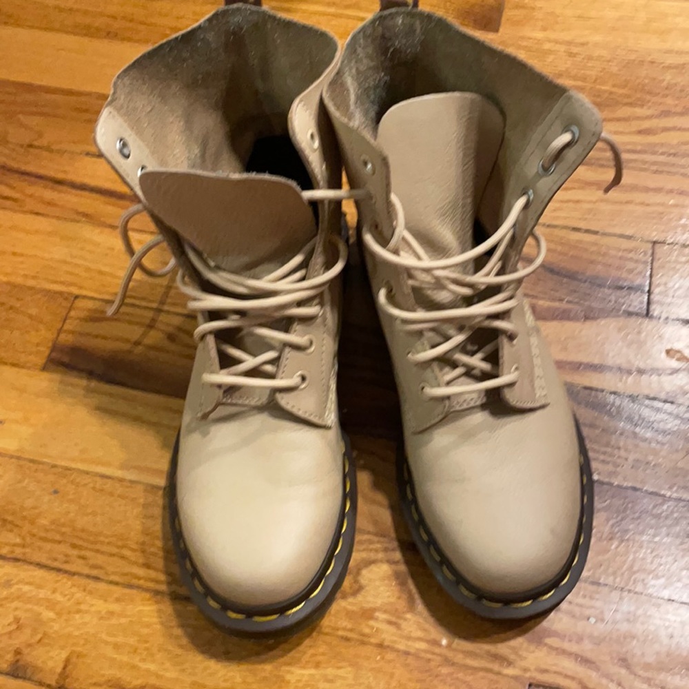 Dr Martins beige boots size 9